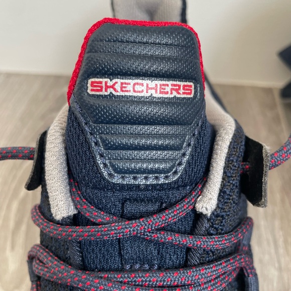 Skechers for Boys • Size 4.5 - Picture 11 of 13